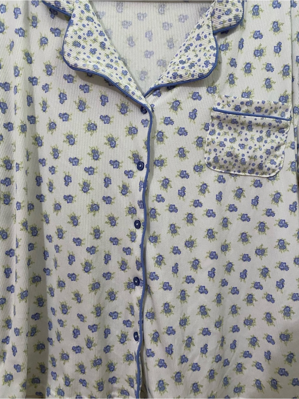 Como Sleep Cream and Lavender Floral Pajama Set - Picture 4 of 8